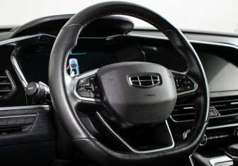 Подержанный автомобиль Geely Tugella 2021 года (14 фото)