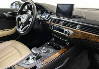 Подержанный автомобиль Audi A4 Sedan 2016 года (9 фото)