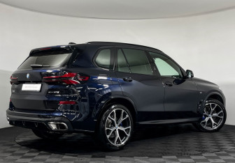 Подержанный автомобиль BMW X5 2025 года (2 фото)