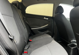 Подержанный автомобиль Hyundai Solaris Sedan 2012 года (11 фото)