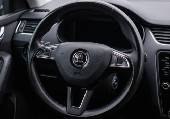 Подержанный автомобиль Skoda Octavia Liftback 2019 года (15 фото)