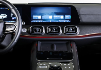 Подержанный автомобиль Jaecoo J8 2024 года (14 фото)