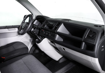 Подержанный автомобиль Volkswagen Transporter Van 2018 года (11 фото)