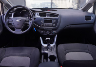 Подержанный автомобиль Kia Ceed Hatchback 2012 года (12 фото)