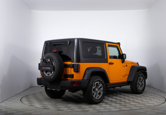 Подержанный автомобиль Jeep Wrangler 2012 года (5 фото)