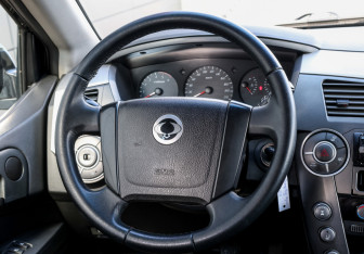 Подержанный автомобиль SsangYong Kyron 2011 года (16 фото)