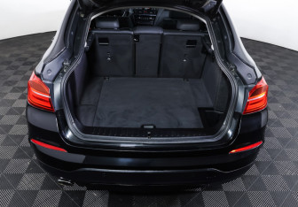 Подержанный автомобиль BMW X4 2017 года (10 фото)