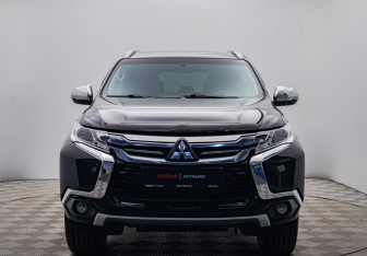 Подержанный автомобиль Mitsubishi Pajero Sport 2019 года (8 фото)