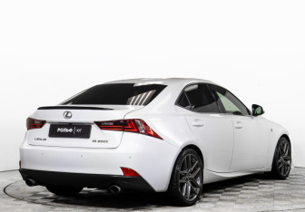 Подержанный автомобиль Lexus IS Sedan 2015 года (4 фото)