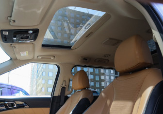 Подержанный автомобиль Kia Carnival 2021 года (21 фото)