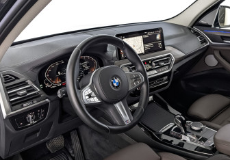 Подержанный автомобиль BMW X3 2024 года (15 фото)