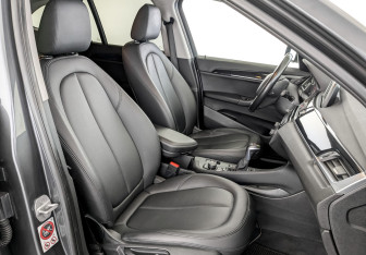 Подержанный автомобиль BMW X1 2017 года (23 фото)