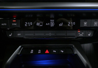 Подержанный автомобиль Audi A3 Hatchback 2021 года (13 фото)