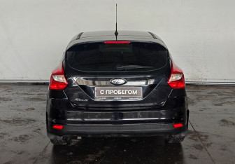Подержанный автомобиль Ford Focus Hatchback 2012 года (6 фото)