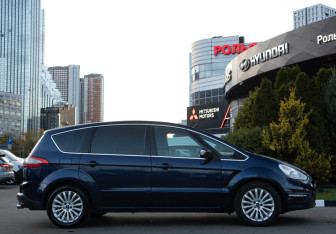 Подержанный автомобиль Ford S-MAX 2011 года (3 фото)