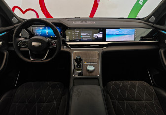 Подержанный автомобиль Geely Monjaro 2025 года (9 фото)