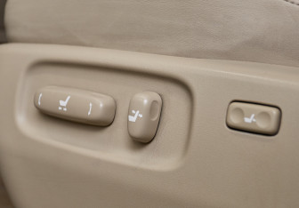 Подержанный автомобиль Toyota Land Cruiser Prado 2005 года (11 фото)