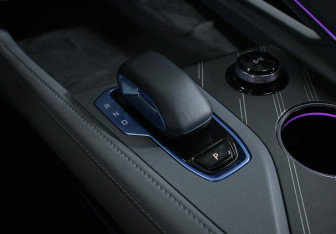 Подержанный автомобиль Zeekr 001 2024 года (13 фото)