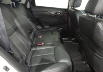 Подержанный автомобиль Nissan X-Trail 2017 года (10 фото)