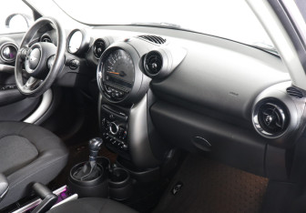 Подержанный автомобиль MINI Countryman 2016 года (10 фото)