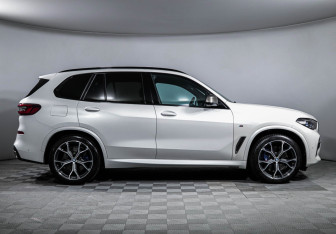 Подержанный автомобиль BMW X5 2021 года (4 фото)