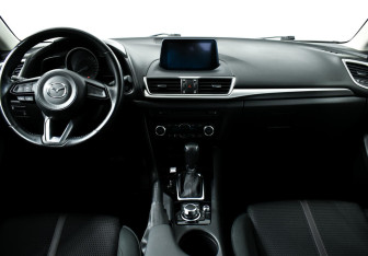 Подержанный автомобиль Mazda 3 Hatchback 2016 года (10 фото)