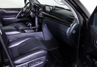 Подержанный автомобиль Lexus LX 2020 года (11 фото)