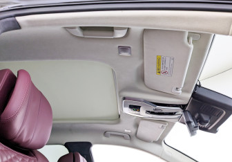 Подержанный автомобиль Hongqi E-HS9 2022 года (22 фото)