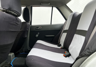 Подержанный автомобиль Suzuki Swift Sedan 2002 года (11 фото)