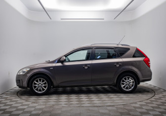 Подержанный автомобиль Kia Ceed Wagon 2008 года (8 фото)