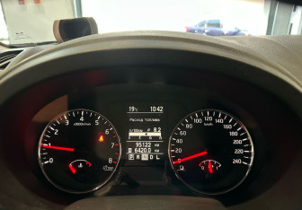 Подержанный автомобиль Nissan X-Trail 2013 года (13 фото)