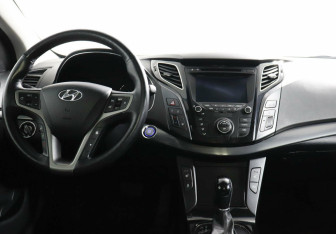 Подержанный автомобиль Hyundai i40 Wagon 2016 года (11 фото)