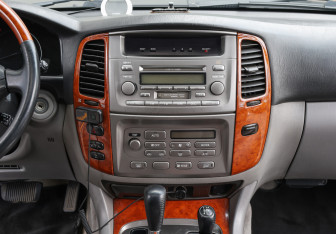 Подержанный автомобиль Toyota Land Cruiser Suv 2007 года (16 фото)