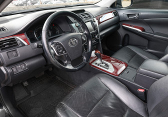 Подержанный автомобиль Toyota Camry Sedan 2012 года (16 фото)
