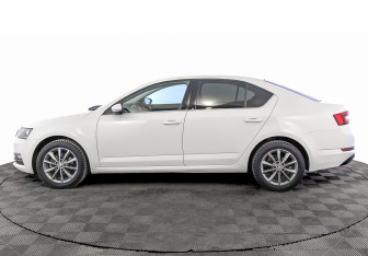 Подержанный автомобиль Skoda Octavia Liftback 2022 года (8 фото)