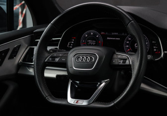 Подержанный автомобиль Audi Q7 2019 года (15 фото)
