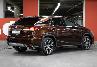 Подержанный автомобиль Lexus RX 2021 года (5 фото)