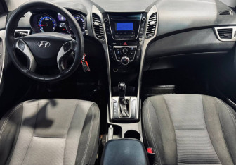 Подержанный автомобиль Hyundai i30 Wagon 2013 года (19 фото)