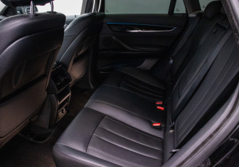 Подержанный автомобиль BMW X6 2016 года (11 фото)