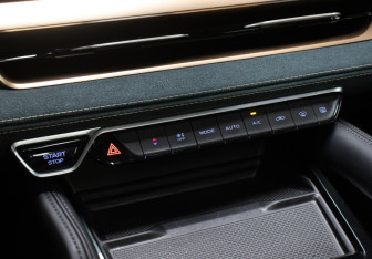 Подержанный автомобиль Geely Monjaro 2023 года (21 фото)