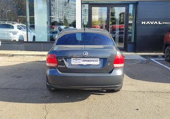 Подержанный автомобиль Volkswagen Polo Sedan 2010 года (6 фото)