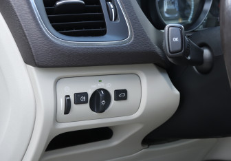 Подержанный автомобиль Volvo V40 Hatchback 2014 года (20 фото)