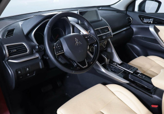 Подержанный автомобиль Mitsubishi Eclipse Cross 2019 года (11 фото)