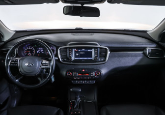 Подержанный автомобиль Kia Sorento 2019 года (17 фото)