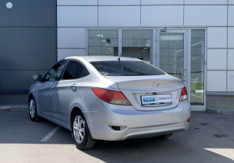 Подержанный автомобиль Hyundai Solaris Sedan 2012 года (7 фото)