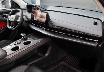 Подержанный автомобиль Changan UNI-S 2024 года (9 фото)