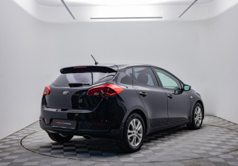 Подержанный автомобиль Kia Ceed Hatchback 2012 года (5 фото)
