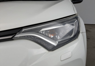 Подержанный автомобиль Toyota RAV4 2016 года (11 фото)