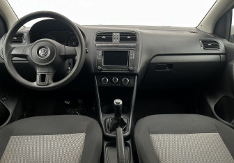 Подержанный автомобиль Volkswagen Polo Sedan 2012 года (12 фото)