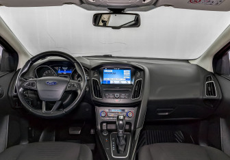 Подержанный автомобиль Ford Focus Wagon 2017 года (14 фото)